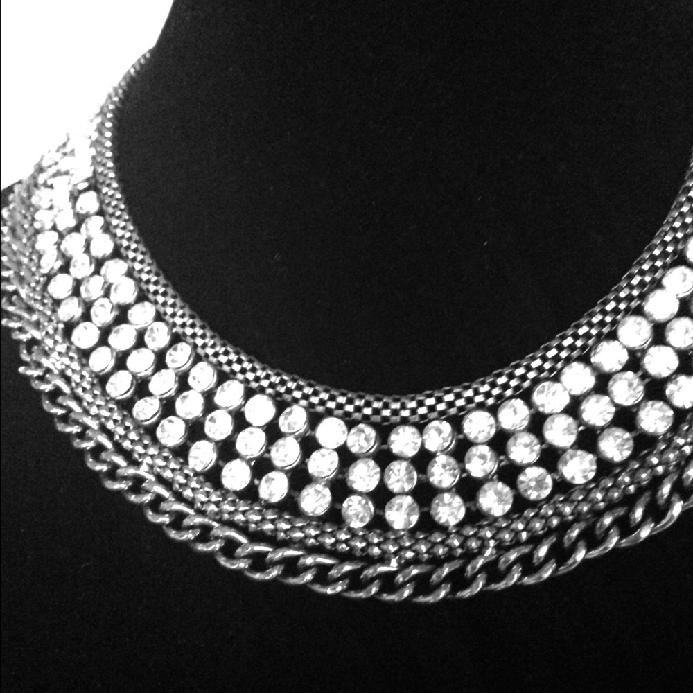 Necklace and earring set